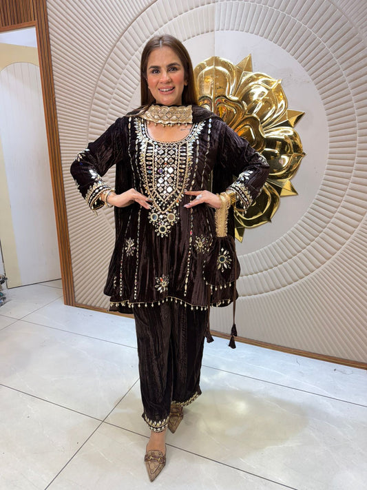 Elegant Suit With Round Neck PC2319