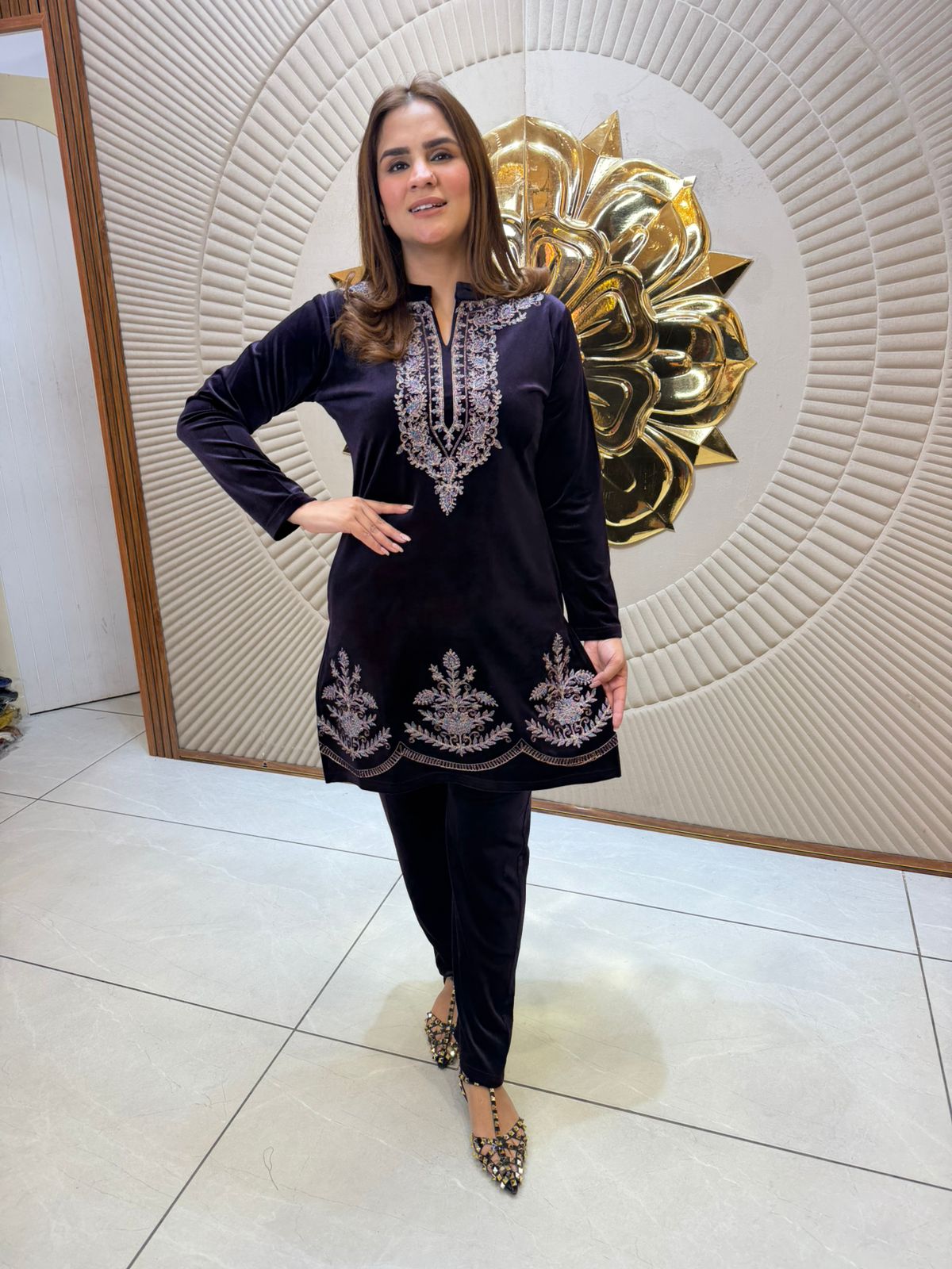 Elegant Round Neck Suit PC2381