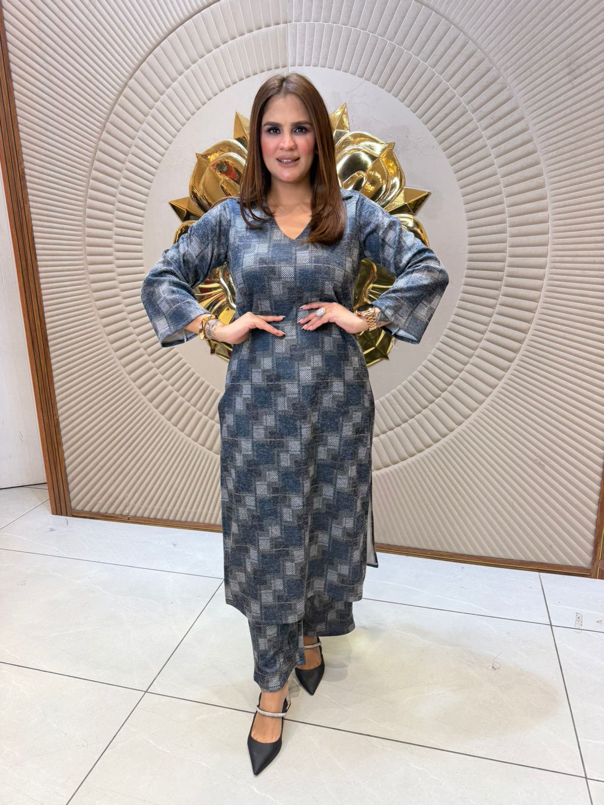 Elegant Check Design Suit PC2397