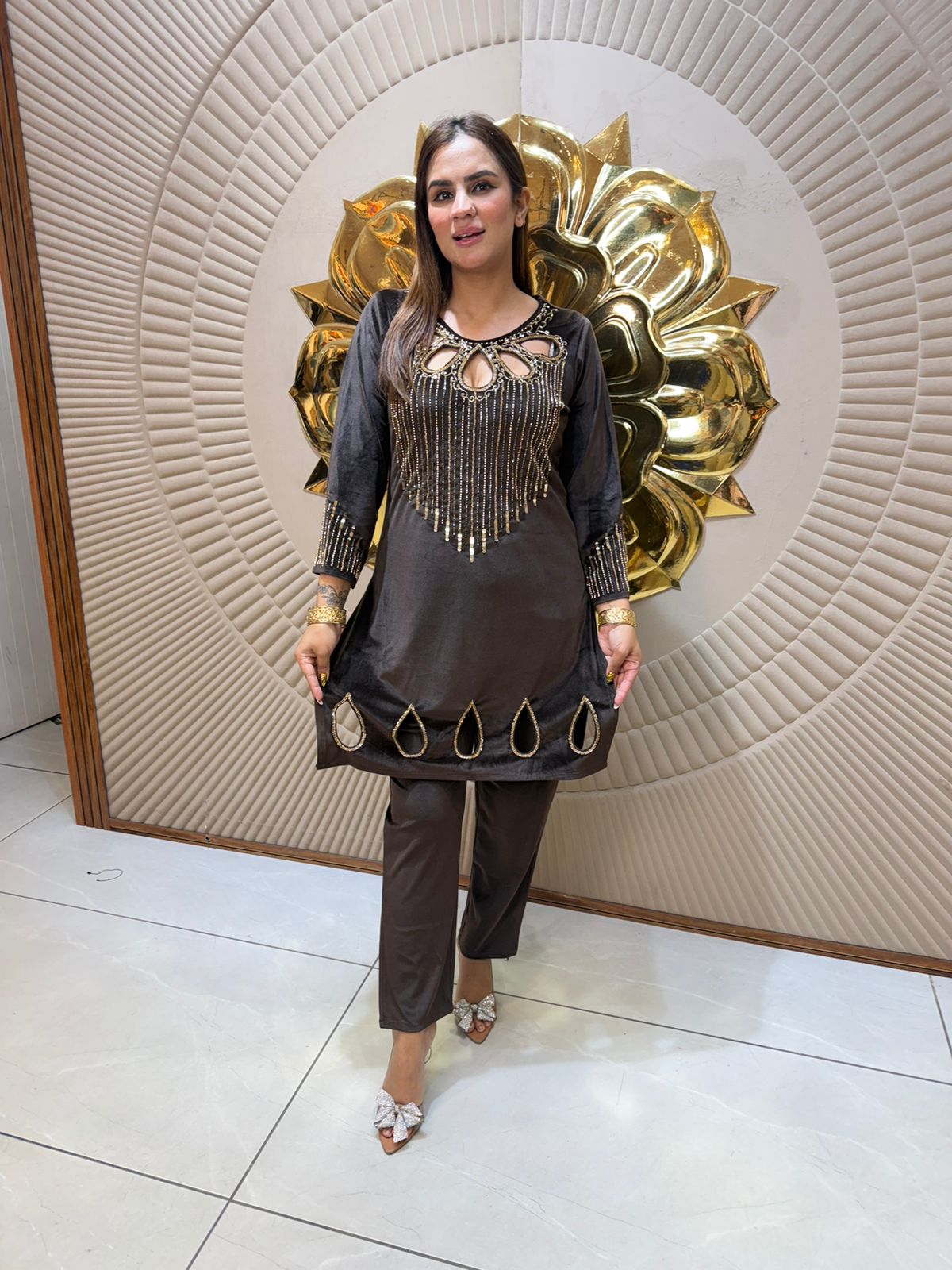 Elegant Suit With Neck Design PC2445