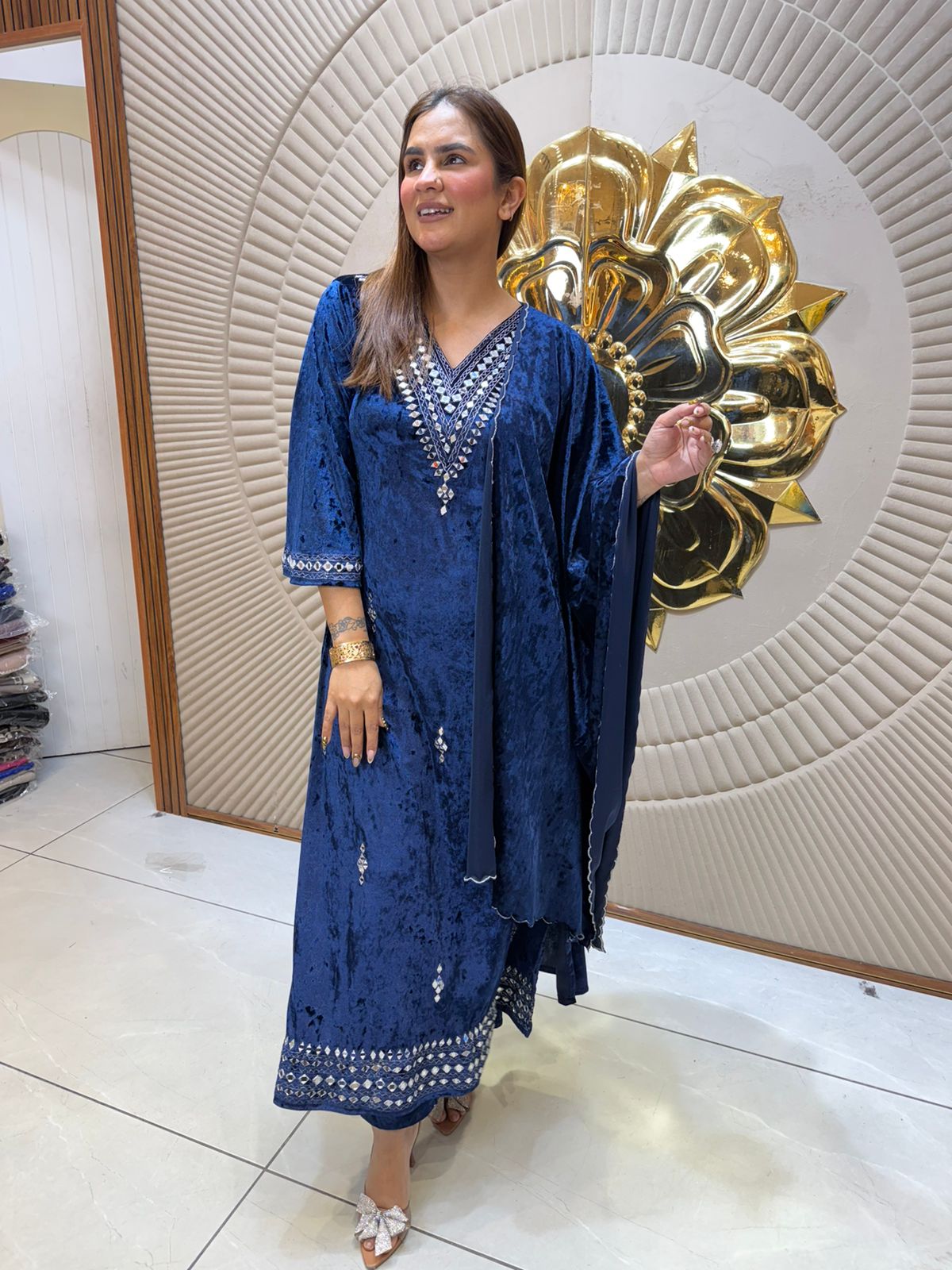 Elegant Velvet Suit With V-neck Design PC2461