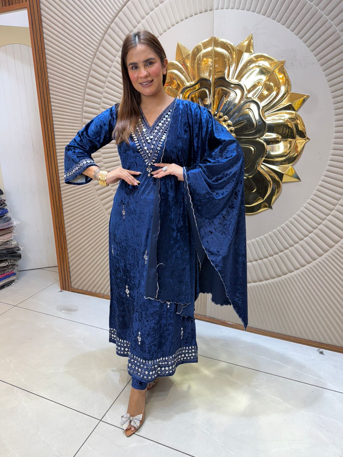 Elegant Velvet Suit With V-neck Design PC2461