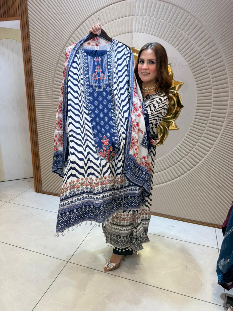 Beautiful Suit With Round Neck Design PC2643