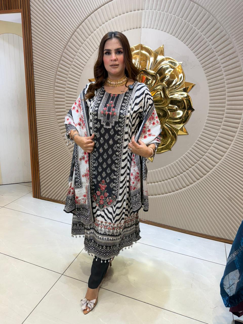 Beautiful Suit With Round Neck Design PC2643