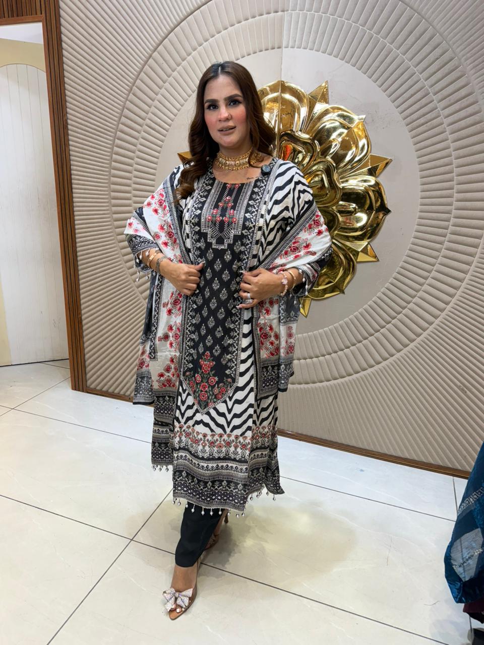 Beautiful Suit With Round Neck Design PC2643