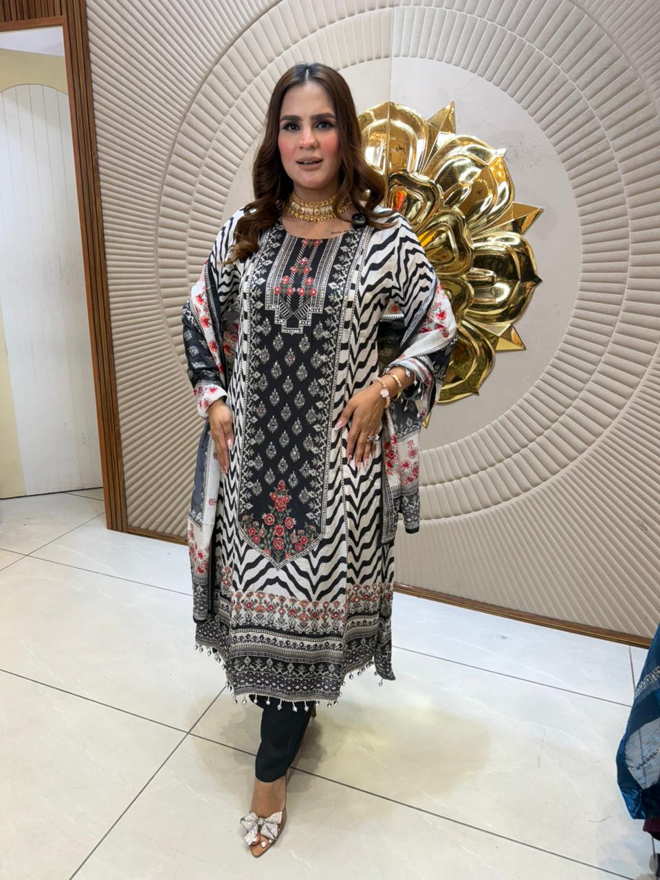 Beautiful Suit With Round Neck Design PC2643