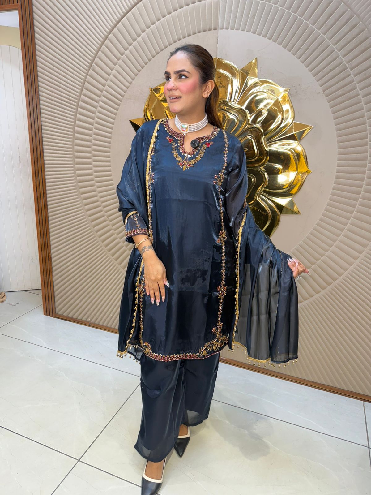 Elegant Suit With Neck Design PC2710