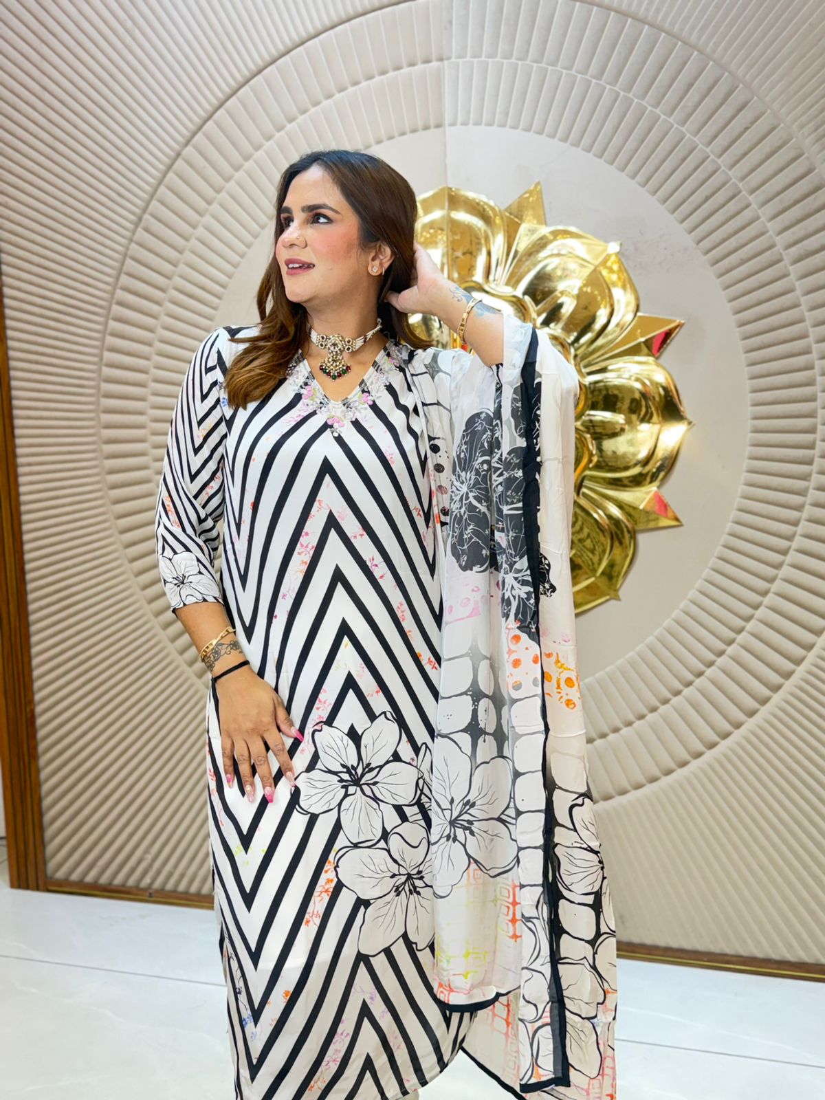 Beautiful Pattern Pattern Suit PC2720