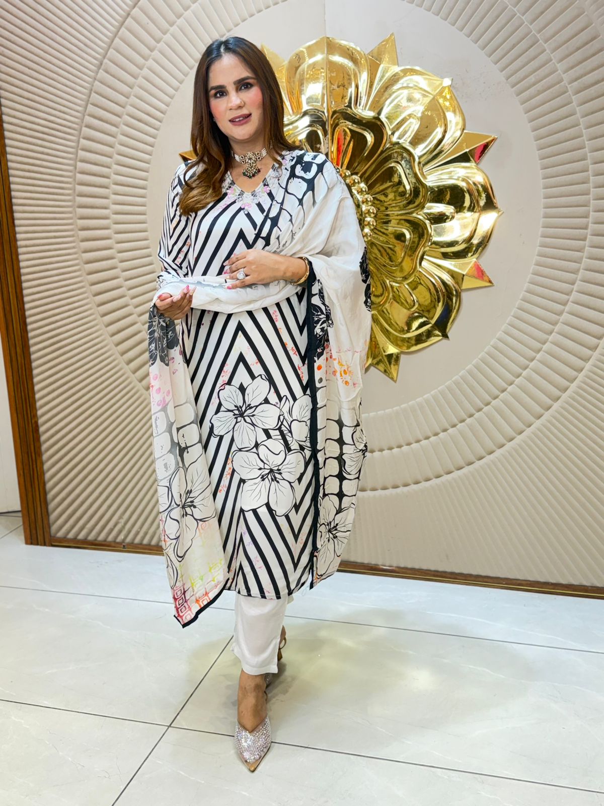 Beautiful Pattern Pattern Suit PC2720