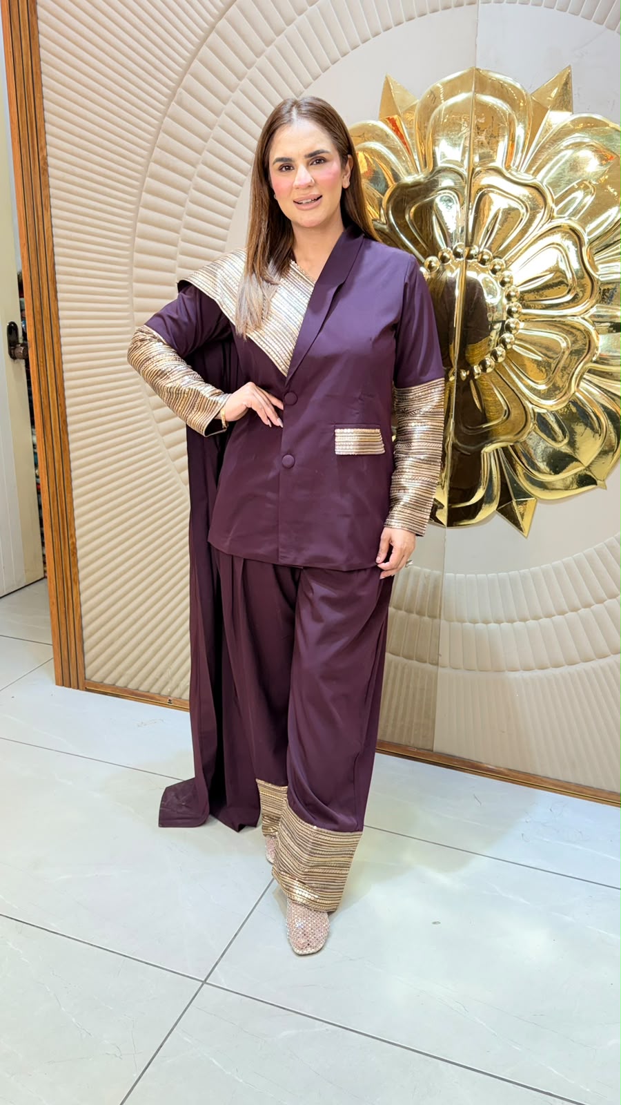 beautiful  blazer top paired with matching pants pc3354