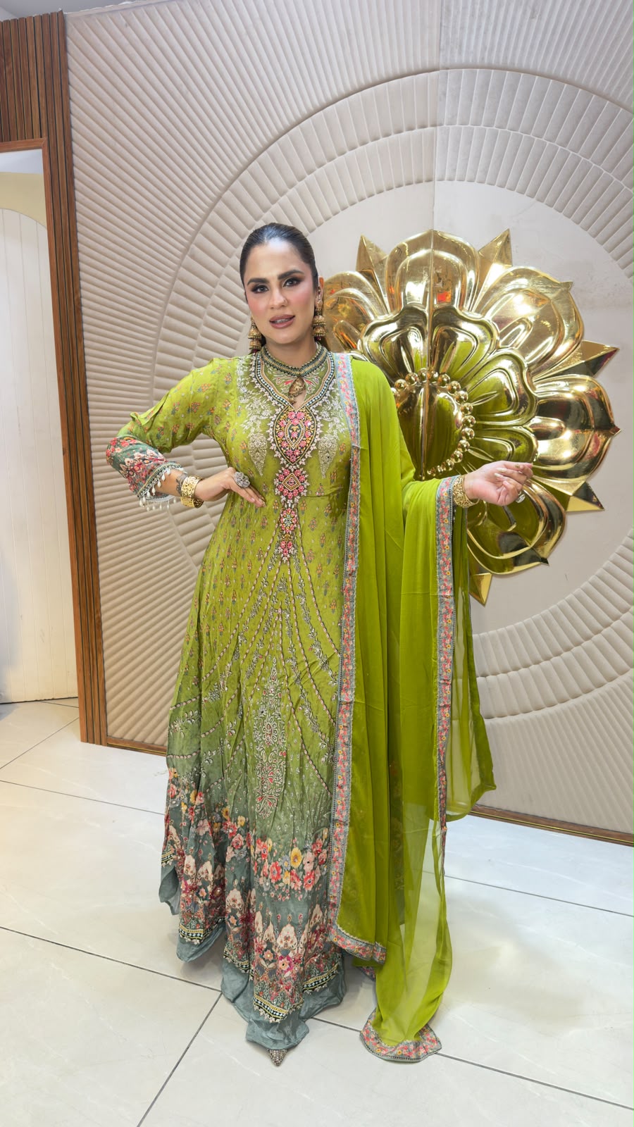 Beautiful floor-length Anarkali suit set pc3326