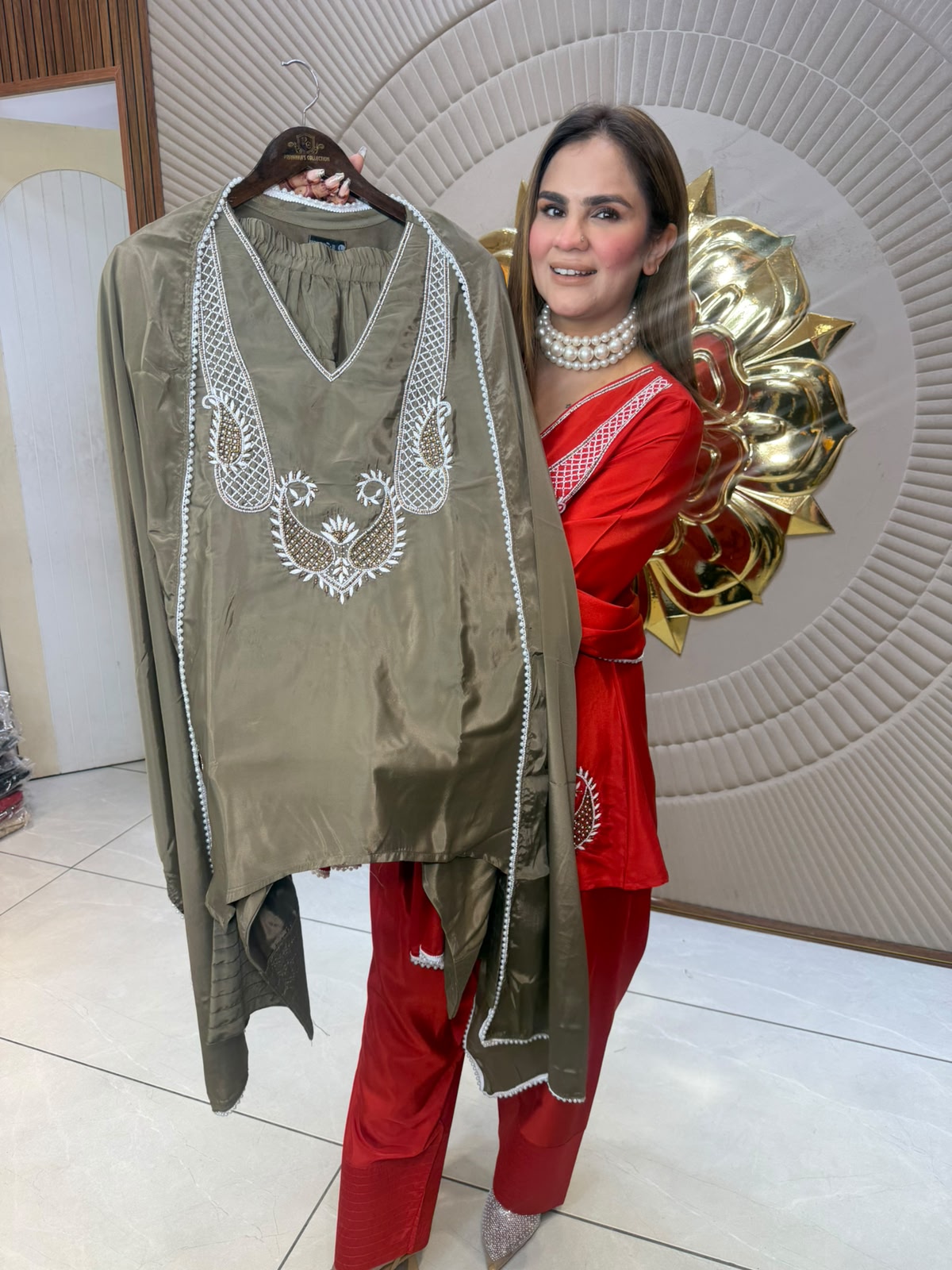 Beutiful elegant partywear suit pc3129