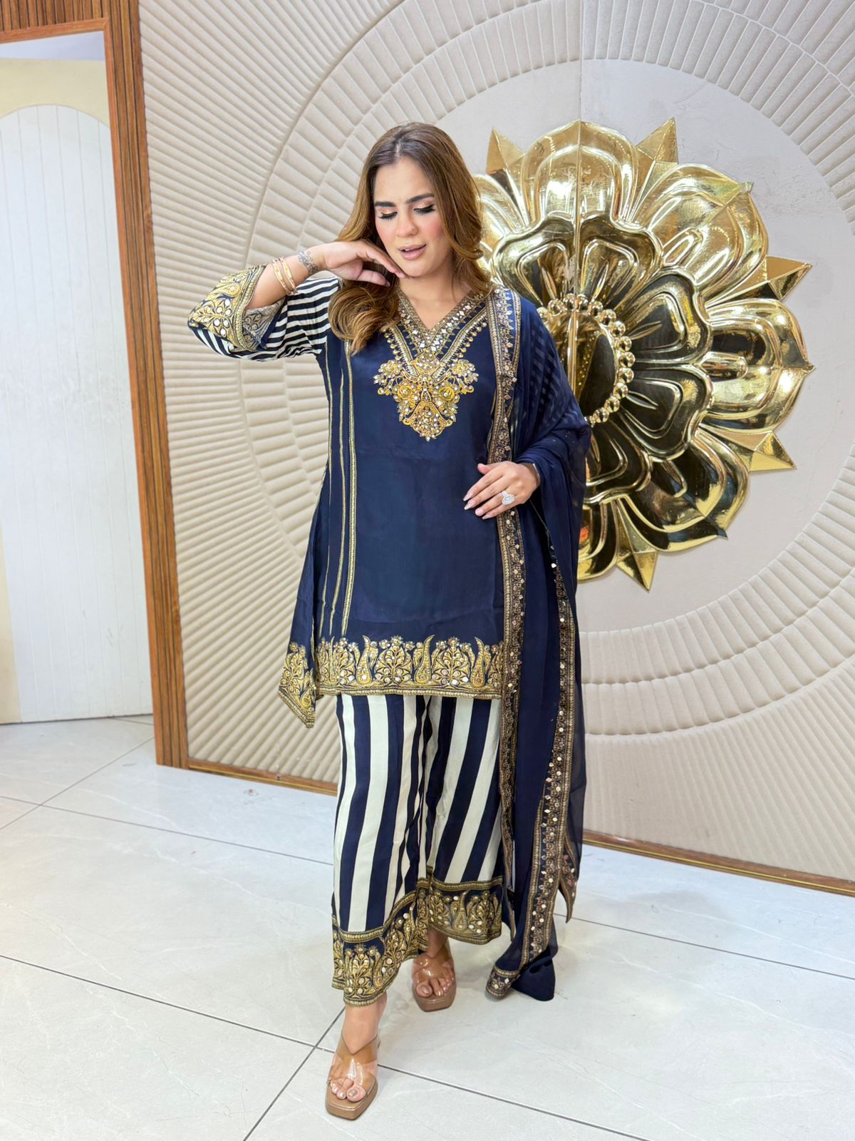 Beutiful elegant partywear suit pc8189