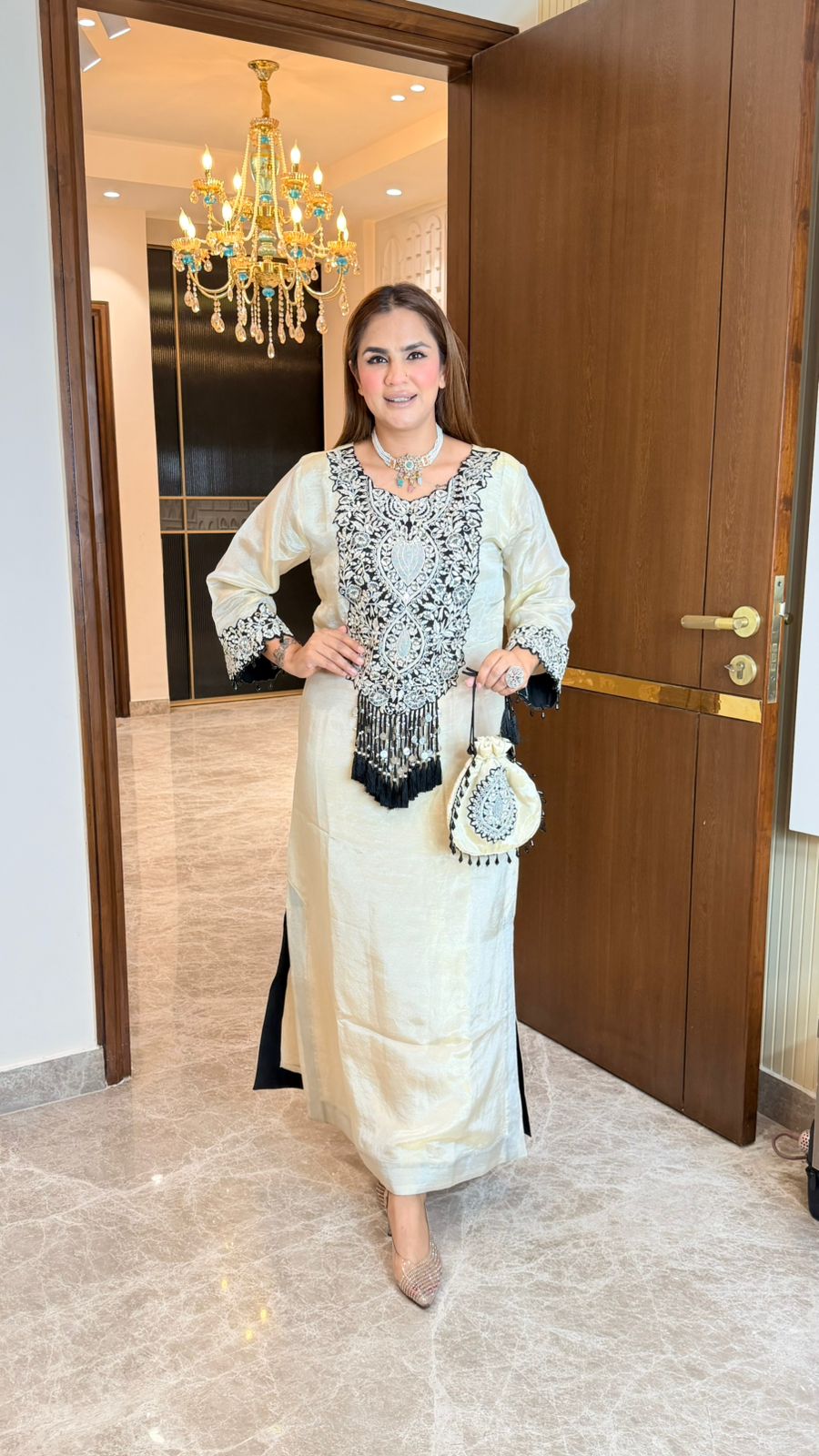 Beutiful elegant partywear kareena style with potli pc3591