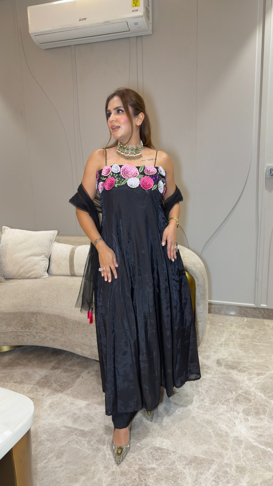 Beutiful elegant cut sleves suit pc3348