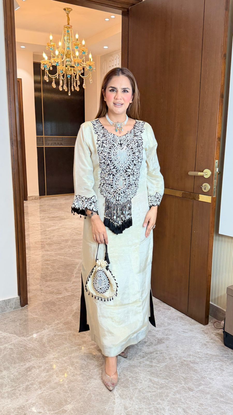 Beutiful elegant partywear kareena style with potli pc3591