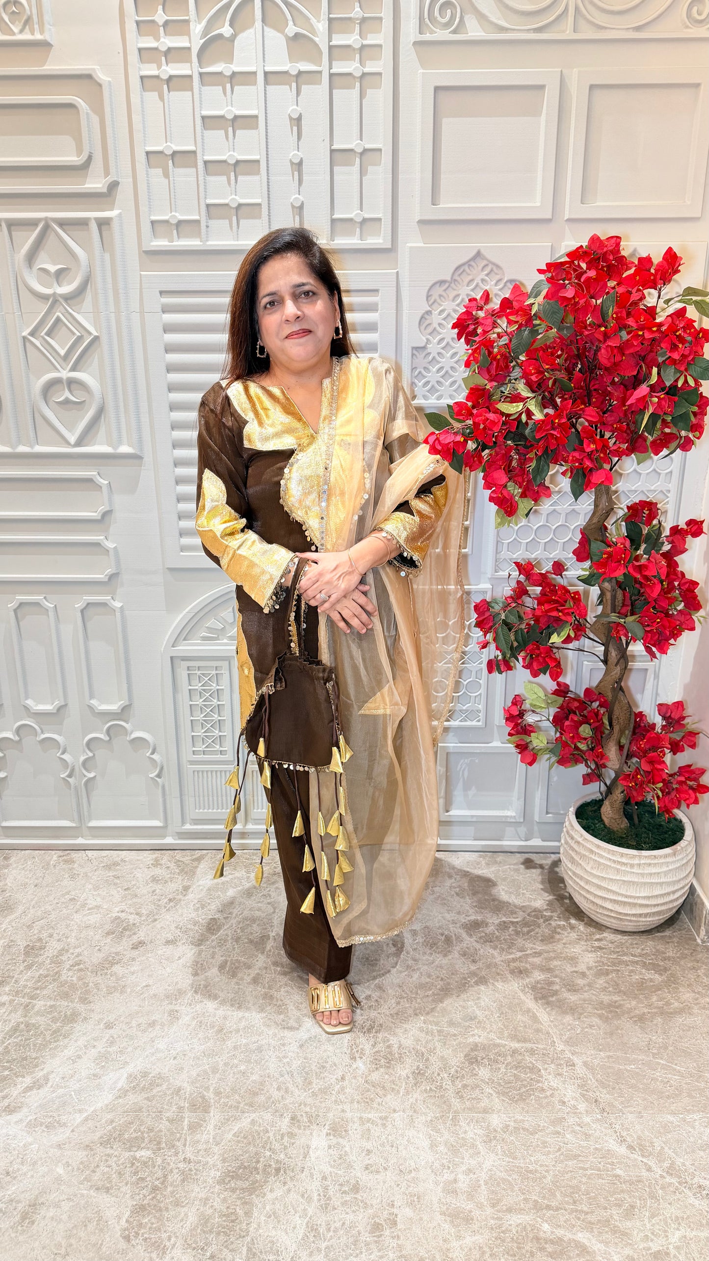 Beutiful elegant partywear suit with potli pc3627